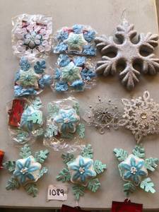 lot 1089 image: lot of 12 Christmas Ornaments large snowflakes blue silver
