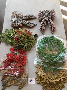 lot 1091 image: 27 pc Christmas decorations large deer ribbon wreath green red blue