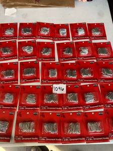 lot 1096 image: 30 Boxes of Mixed Sizes Ornament Hooks