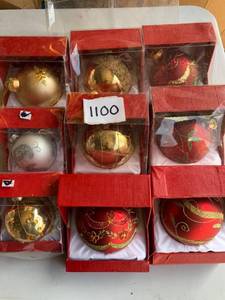 lot 1100 image: Mixed Lot of 9 Glass Christmas Ornaments