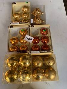 lot 1109 image: Lot of 29 Gold and Orange Glass Ball Christmas Ornaments
