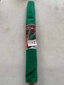 lot 1142 image: Green Christmas Tree Skirt