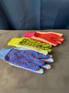 lot 11615 image: Small Garden Gloves