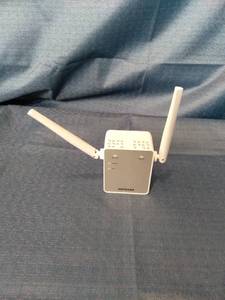 lot 11753 image: NETGEAR AC1200 DUAL BAND WIFI RANGE EXTENDER ( MODEL # EX1620) WHITE