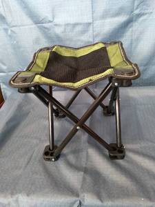 lot 11762 image: LIGHTWEIGHT CAMP FOLDING CHAIR (X002PJ3T7F) 2-PACK BLACK GREEN