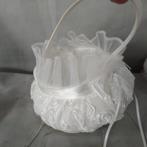 lot 11837 image: BRIDAL FLOWER GIRL BASKETS (2)