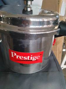 lot 17006 image: PRESTIGE POPULAR PLUS INDUCTION BASE PRESSURE COOKER