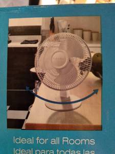 lot 17008 image: LASKO 12  TABLE FAN