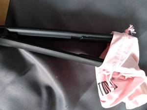 lot 17030 image: HOT TOOLS SIGNATURE SERIES 1 TOURMALINE CERAMIC FLAT IRON