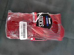 lot 17053 image: FRANKLIN YOUTH LARGE BASEBALL RED SOCKS