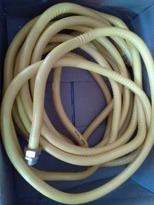 lot 17261 image: YELLOW OUTDOOR WATERHOSE