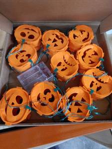 lot 7571 image: YUNLIGHTS Halloween Pumpkin String Lights