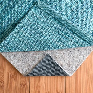 lot 3497 image: RugPadUSA, Basics, 14 Thick, Felt  Rubber Rug Pad - Gray- Retail$205.99