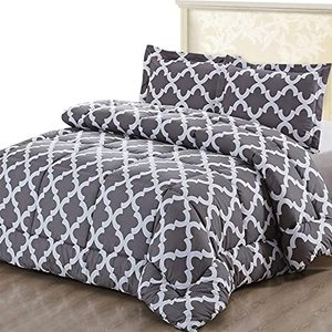 lot 3596 image: Utopia Bedding Comforter Set Brushed Microfiber Full