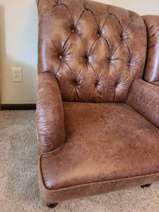 lot 1004 image: Leather like back tufted upholstered chair (great condition)