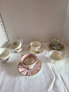 lot 1028 image: Assorted teacups and saucers