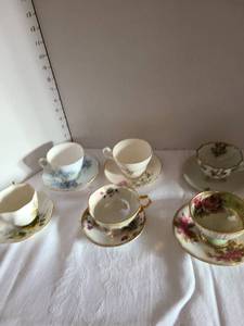 lot 1029 image: Assorted teacups and saucers