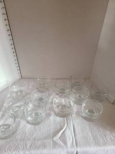 lot 1030 image: Glass dessert cups