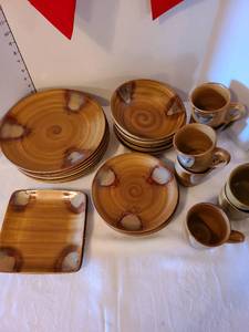 lot 1100 image: Sango Splash stoneware, 26 pieces