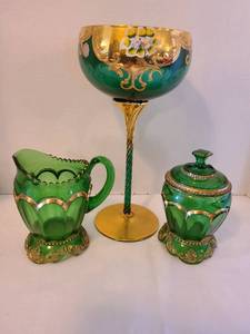 lot 1102 image: Stemmed Venetian glass and emerald green and gold cream pedestal pitcher and sugar bowl with lid
