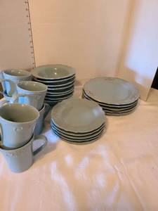 lot 1105 image: Dishes, 24 pieces. A chip on plate and bowl.