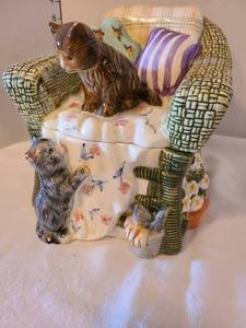 lot 1108 image: Adorable kittens and chair cookie jar