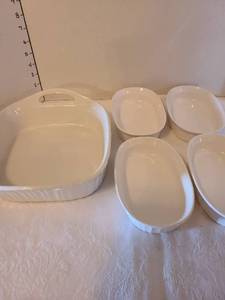 lot 1114 image: French white Corningware, five pieces