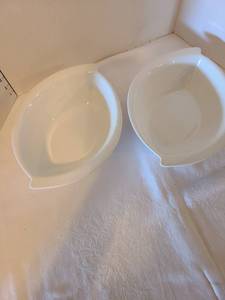 lot 1116 image: Two ceramic serving bowls