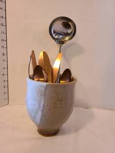 lot 1122 image: Pottery piece used as utensil holder with copper colored stainless flatware