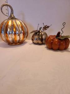lot 1204 image: Pumpkin dcor