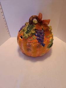 lot 1207 image: Ceramic pumpkin soup tureen