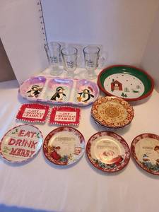 lot 1215 image: Holiday plates and serving pieces