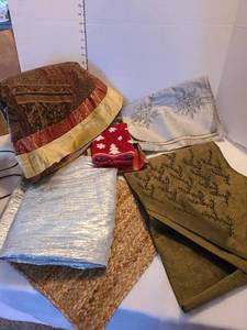 lot 1219 image: Tree skirt, table runners, hand towel and fabric