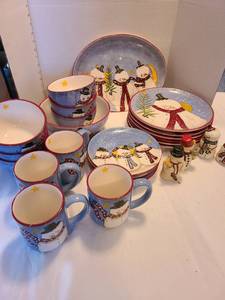 lot 1230 image: WinterHoliday dishes, 27 pieces