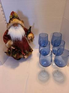 lot 1233 image: Wine toting Santa and 6 wine glasses