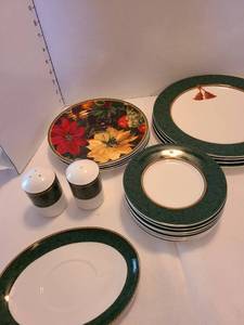 lot 1235 image: Hallmark dishes, 19 pieces