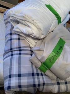 lot 1507 image: Twin comforter mattress pad and fitted and flat sheet
