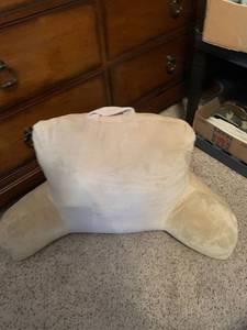 lot 1509 image: Reading pillow