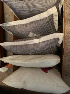 lot 1511 image: Pillows