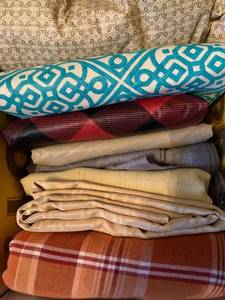 lot 1518 image: Assorted table cloths