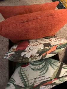 lot 1521 image: Pillows