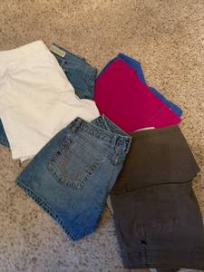 lot 1527 image: Women�s shorts size small and medium