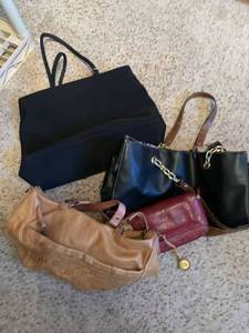 lot 1528 image: Assorted purses