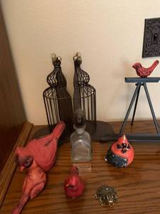 lot 1529 image: Bookends and cardinals