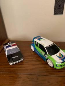 lot 1609 image: Battery operated police car and a radio controlled car without the remote