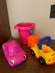 lot 1630 image: Fisher-Price dump truck, car and pail
