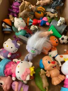 lot 1632 image: Miscellaneous small toys