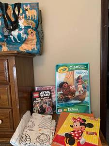 lot 1634 image: Assorted books, coloring books and coloring cloths