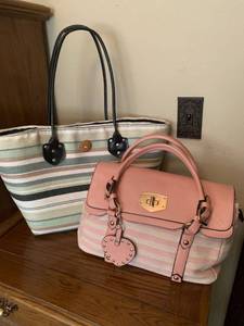 lot 1640 image: Assorted bags
