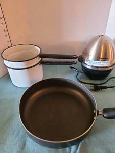 lot 1130 image: Cuisinart egg cooker, enamelware double boiler, skillet